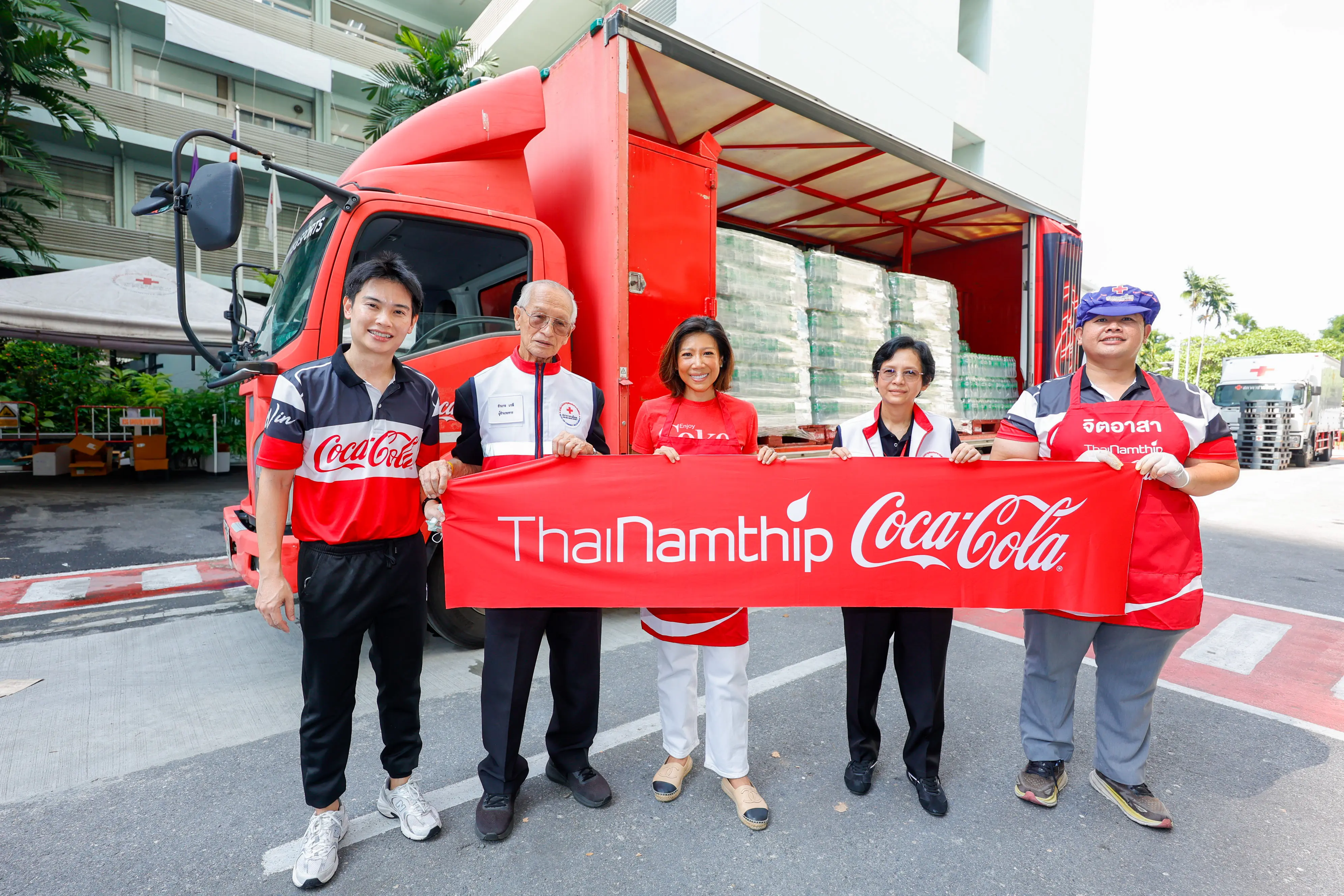 ไทยน้ำทิพย์ โคคา-โคล่า มอบน้ำดื่ม “น้ำทิพย์” รวมกว | ThaiNamthip Coca-Cola